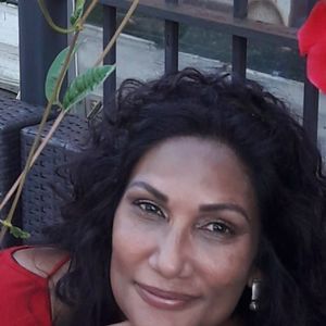 Meet your Posher, Ellena